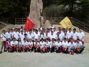 2012年“五四”青年节，组织青年职工代表前往老君山参观学习